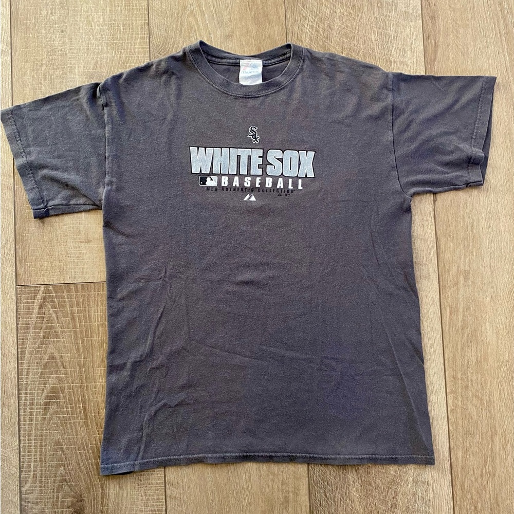 Vintage Chicago White Sox shirt - XL (fits more like a MEDIUM) - Majestic - Y2K